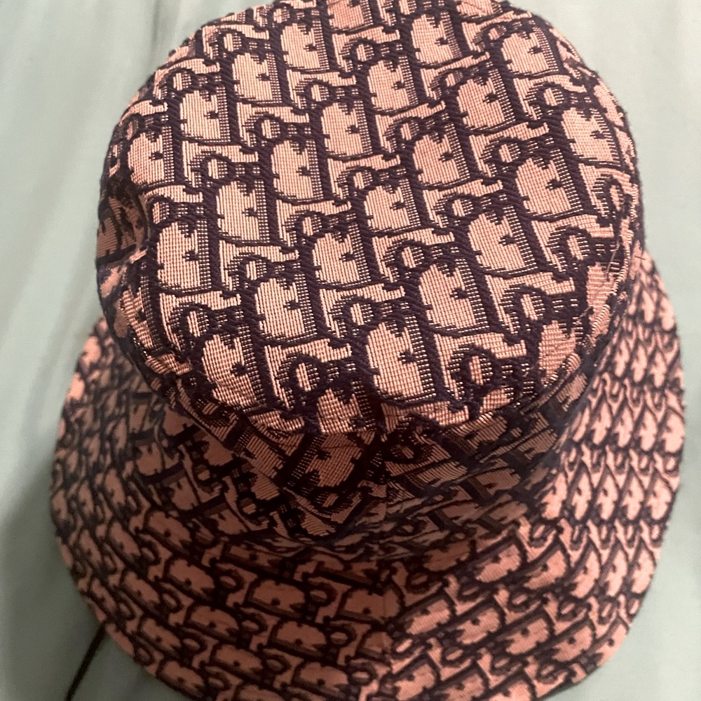 Cristian Dior bucket hat lg new